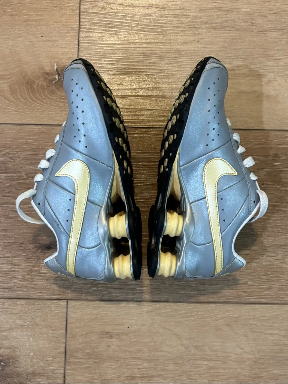 Nike Shox Size 6Y